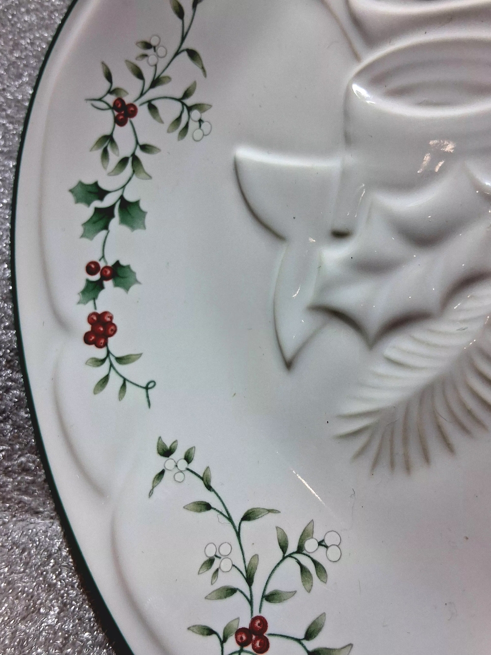 Pfaltzgraff WINTERBERRY Plate Goodies 109-278-00 ESTATE SALE 1997 - Picture 3 of 11